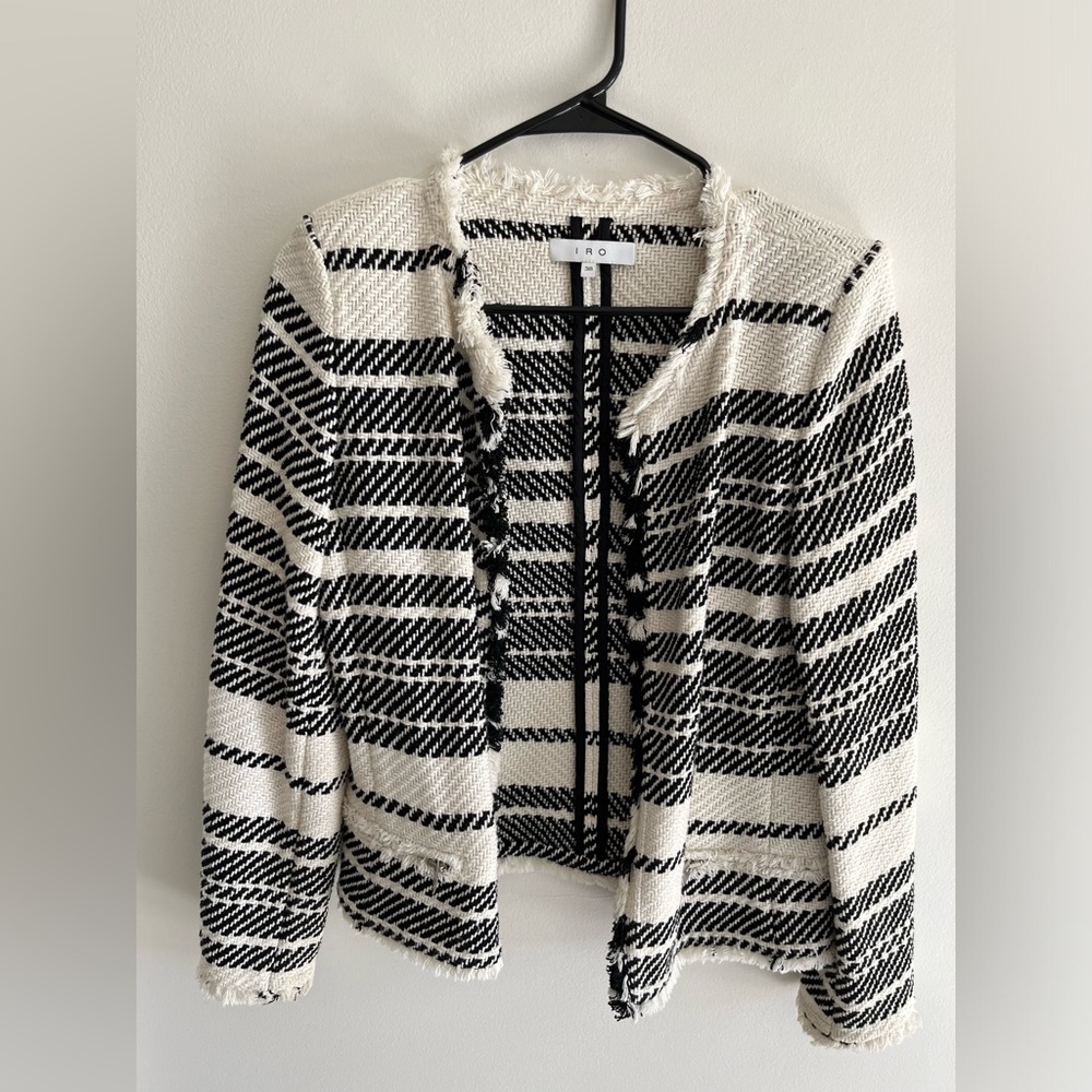 Chanel Style Iro Round Neck Cropped Jacket in White and Black